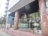 吹き抜けていて開放感があります