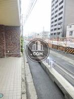玄関前の歩道