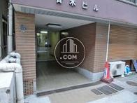 奥行きのある入り口です