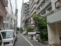 靖国通りに出ます