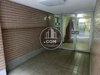 観音開きの入り口です