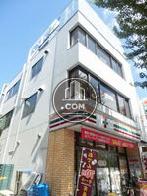 隣接する建物が少ない開放的です