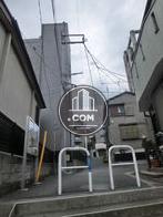 路地の奥は階段です