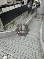 路地と接する場所にあり、地下につながっています