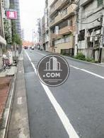 玄関前の通り