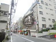 駅前通りです