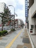 街路樹のある歩道