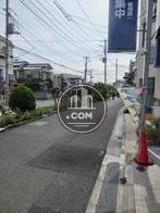 緑道沿いと融合した玄関前の歩道