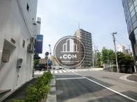 玄関でて左手が桜田通りになります