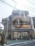 ドッシリとした印象を受ける建物