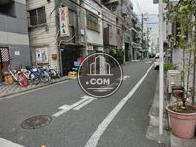 周辺は小さな住宅が建ち並んでいます