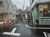 閑静な住宅街にあります