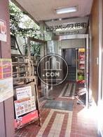 正面エントランスです