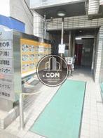 余裕を持たせた広いスペースの玄関口