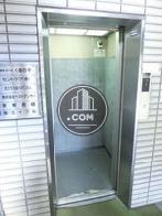 防犯カメラの用意されたエレベーター