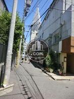 小さな物件が建ち並んでいます