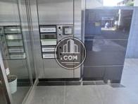 エントランス横に集合ポストと機械警備があります