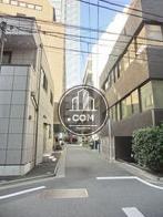 まっすぐ進むと五反田駅方面です