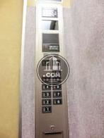 エレベーターの操作パネル
