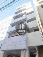 玄関前から見上げた外壁