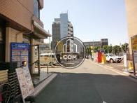 玄関側の通りの様子