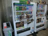 エントランス内の自動販売機です