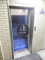 防犯カメラの装備されたエレベーター