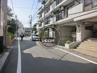 周辺は住宅街です