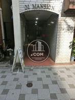 モダンな正面玄関