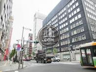 新橋駅へ連絡する公道です