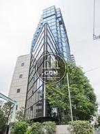 角地から見上げた外装