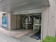 会館のように広々した玄関ですね