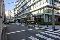 建物正面の道路です