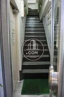 玄関入るとすぐ階段があります