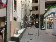 エントランスまで少し長めのアプローチ