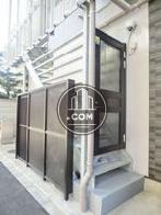 鉄扉の付いた外階段口