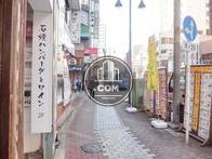 沢山の店舗が軒を連ねるエリア