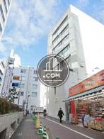 背面通り奥からの景観
