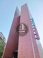 シャープなラインが綺麗な建物