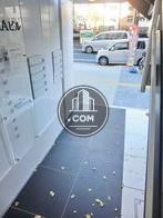 コンパクトサイズの玄関口になります