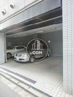 建物後方は駐車場になっております