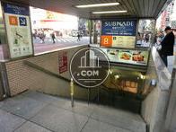 ビル目の前には地下街通用口があります