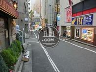 物件入口から見た周辺です