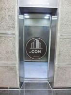 エレベーター内部