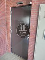 一階テナントの入口ドア