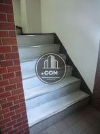 エレベーターの向かいにある階段