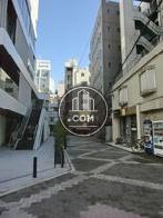 落着いた環境の中に建っています