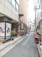 隣接する脇道通りです