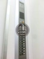 エレベーター内の操作パネル