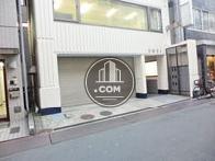 １階はシャッターがあります